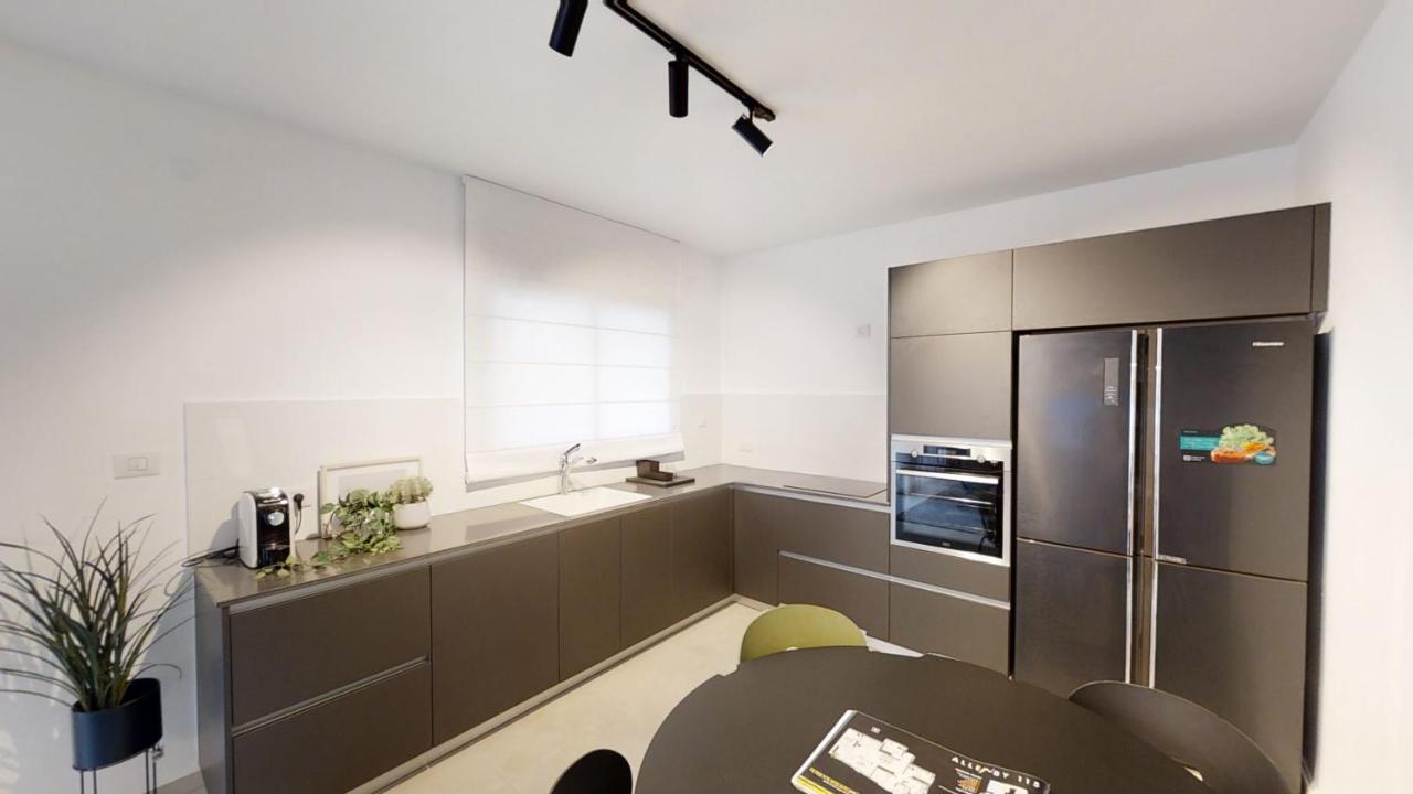 Luxury 3&4 Bedroom New Apartments - Close To The Beach & Bahai Gardens Haifa Exteriör bild